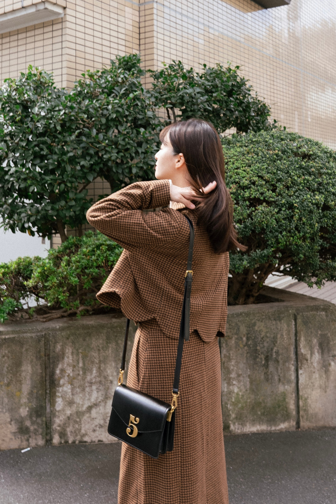 《Pinch My Cheek Hard》 Big color scallop design jacket-Coffee