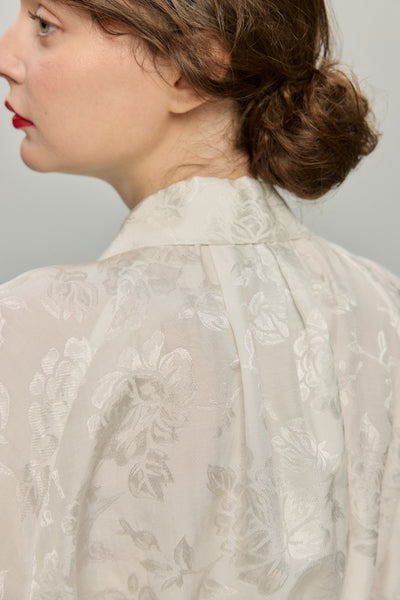 "This is a very old song" Balloon sleeve chinoiserie blouse-White