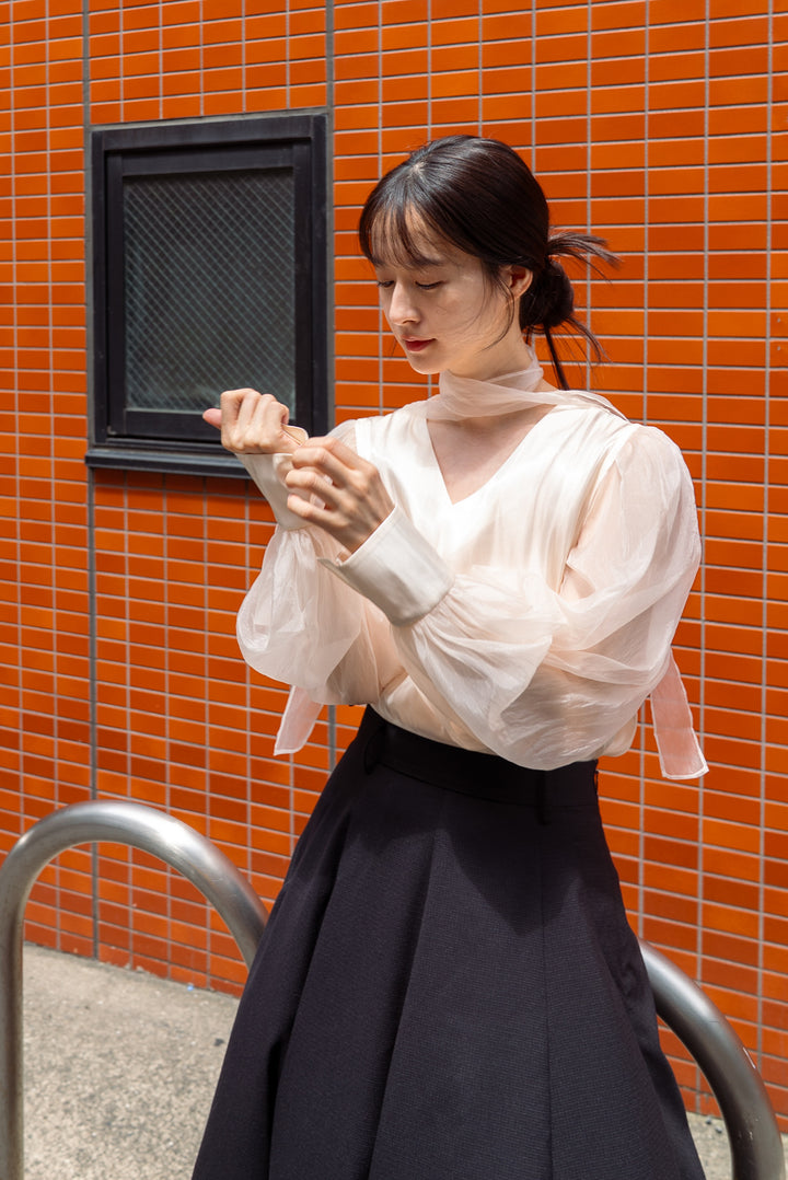 《そろそろ目開けてもいい？》シースルースカーフ付きトップス-Ivory