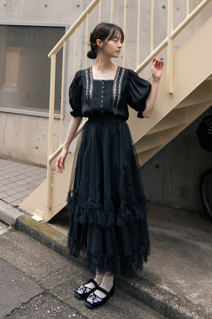 《かかしになりきって》スクエアネックレーストップス-Black