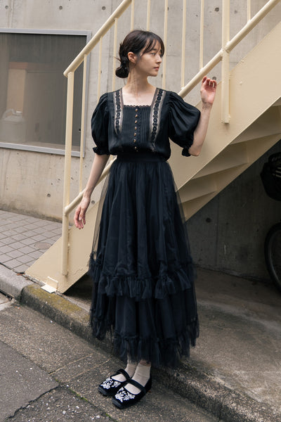 《かかしになりきって》スクエアネックレーストップス-Black