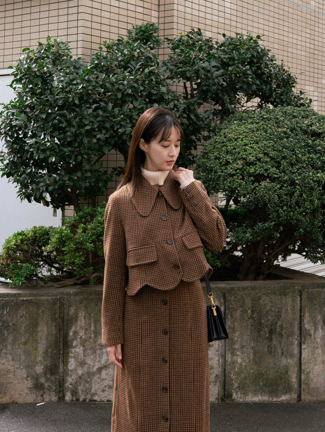 《Pinch My Cheek Hard》 Big color scallop design jacket-Coffee