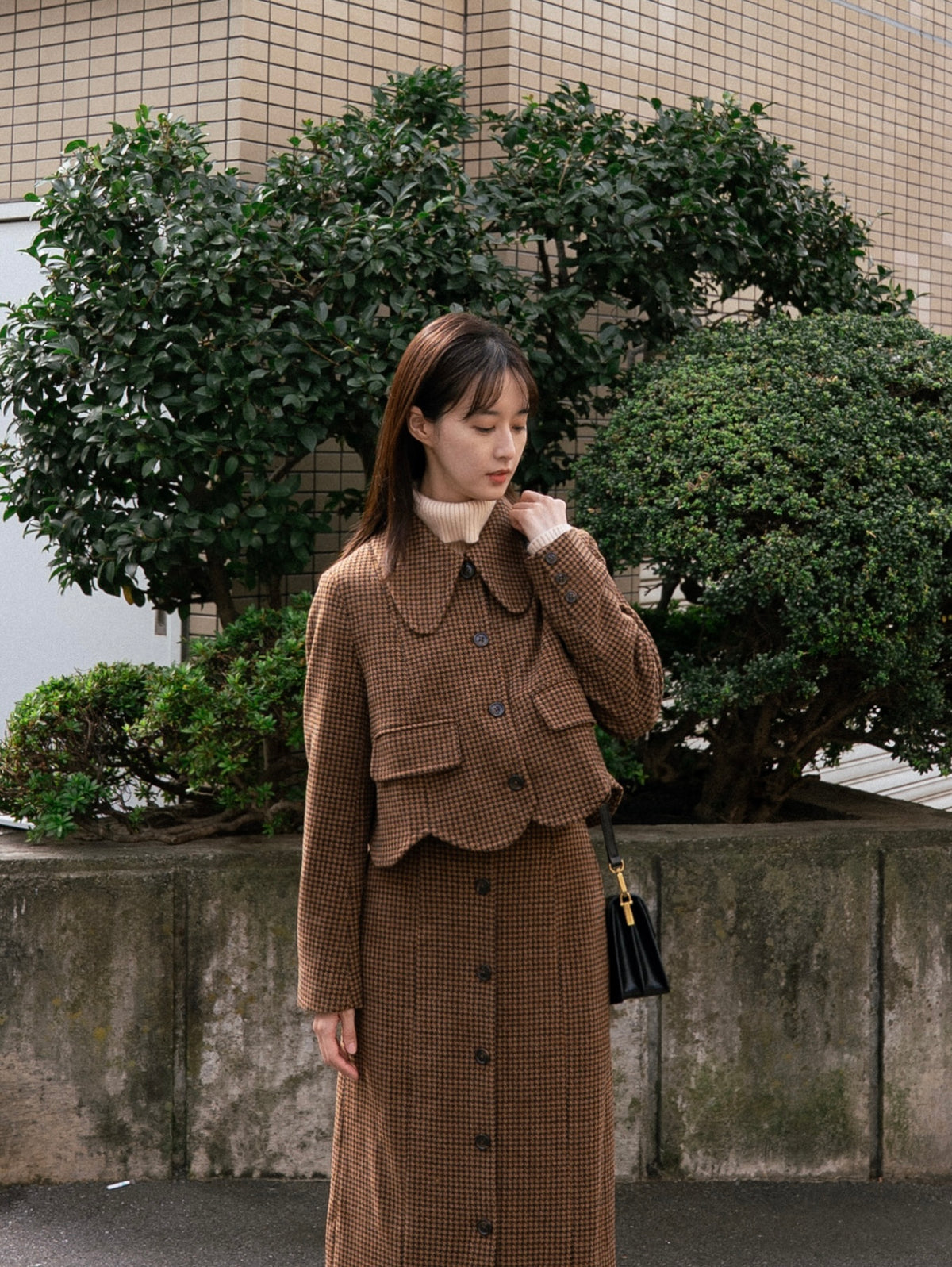 《Pinch My Cheek Hard》 Big color scallop design jacket-Coffee