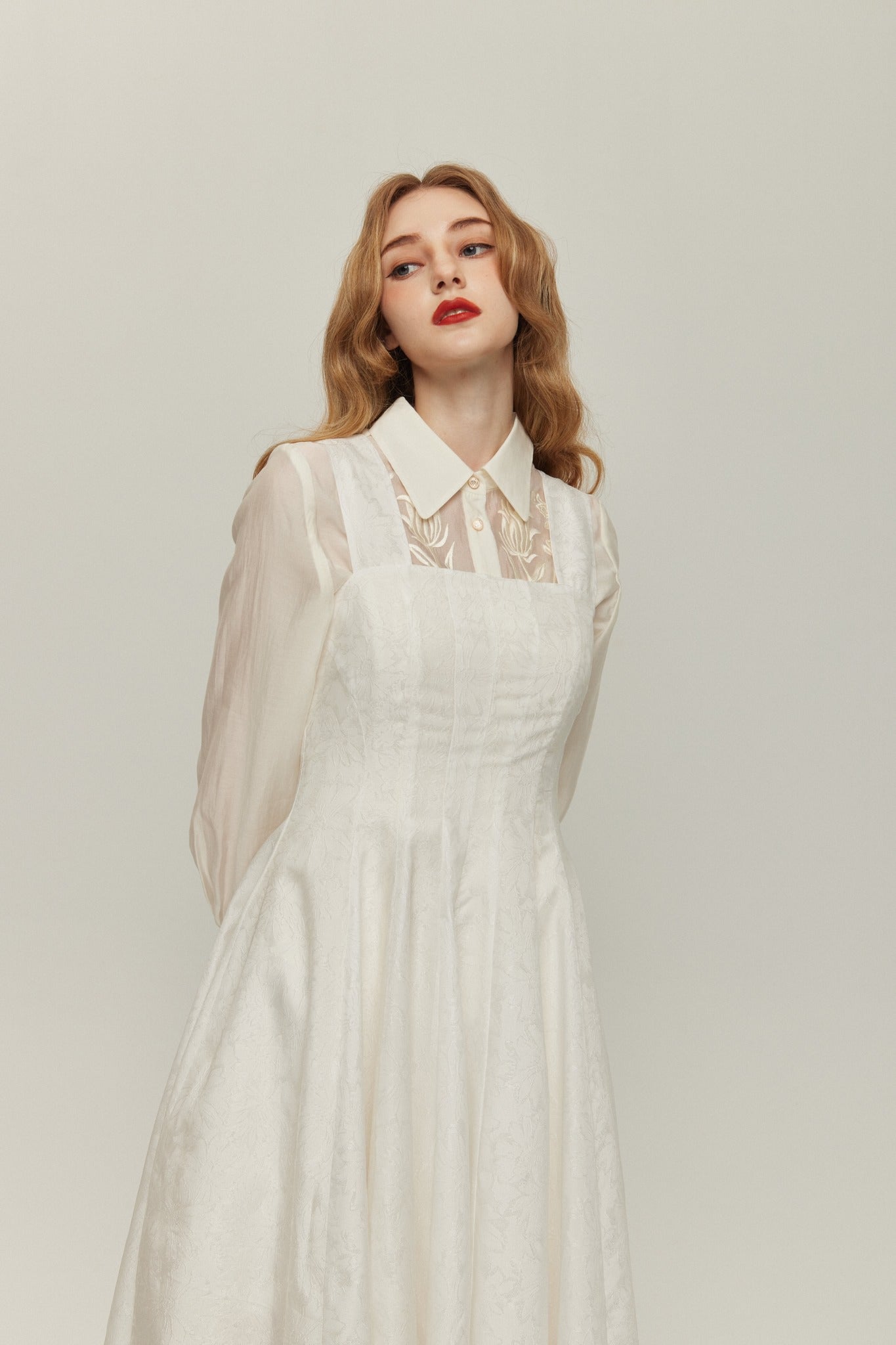 《グルメ番組はこの衣装で》フラワーエンブロイダリーハイウエストドレス-Off White
