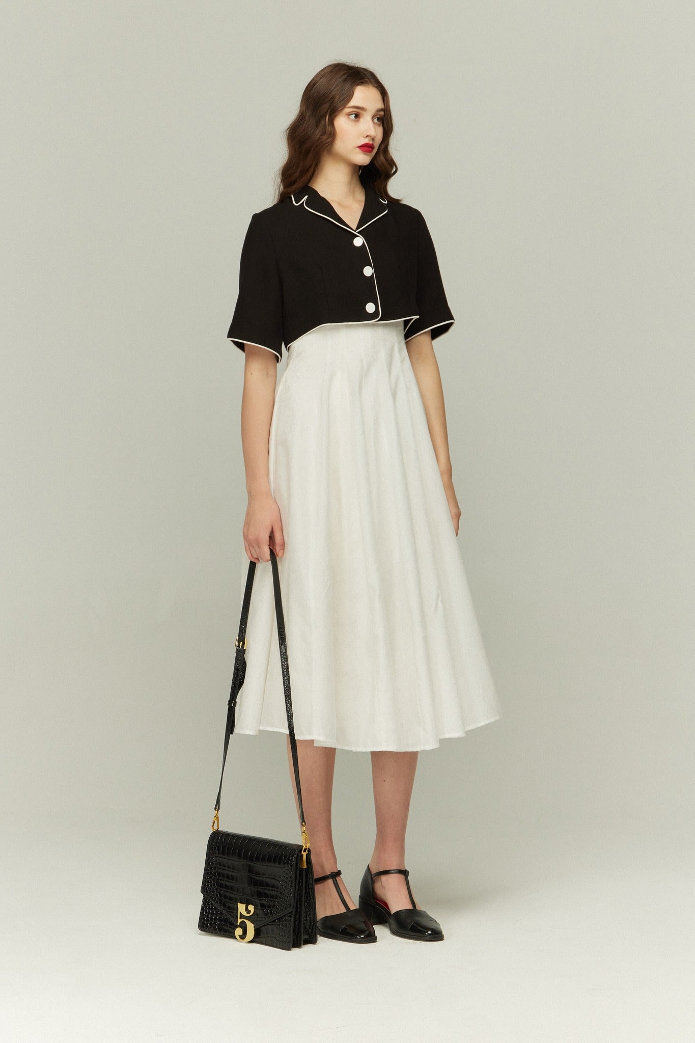 《グルメ番組はこの衣装で》フラワーエンブロイダリーハイウエストドレス-Off White