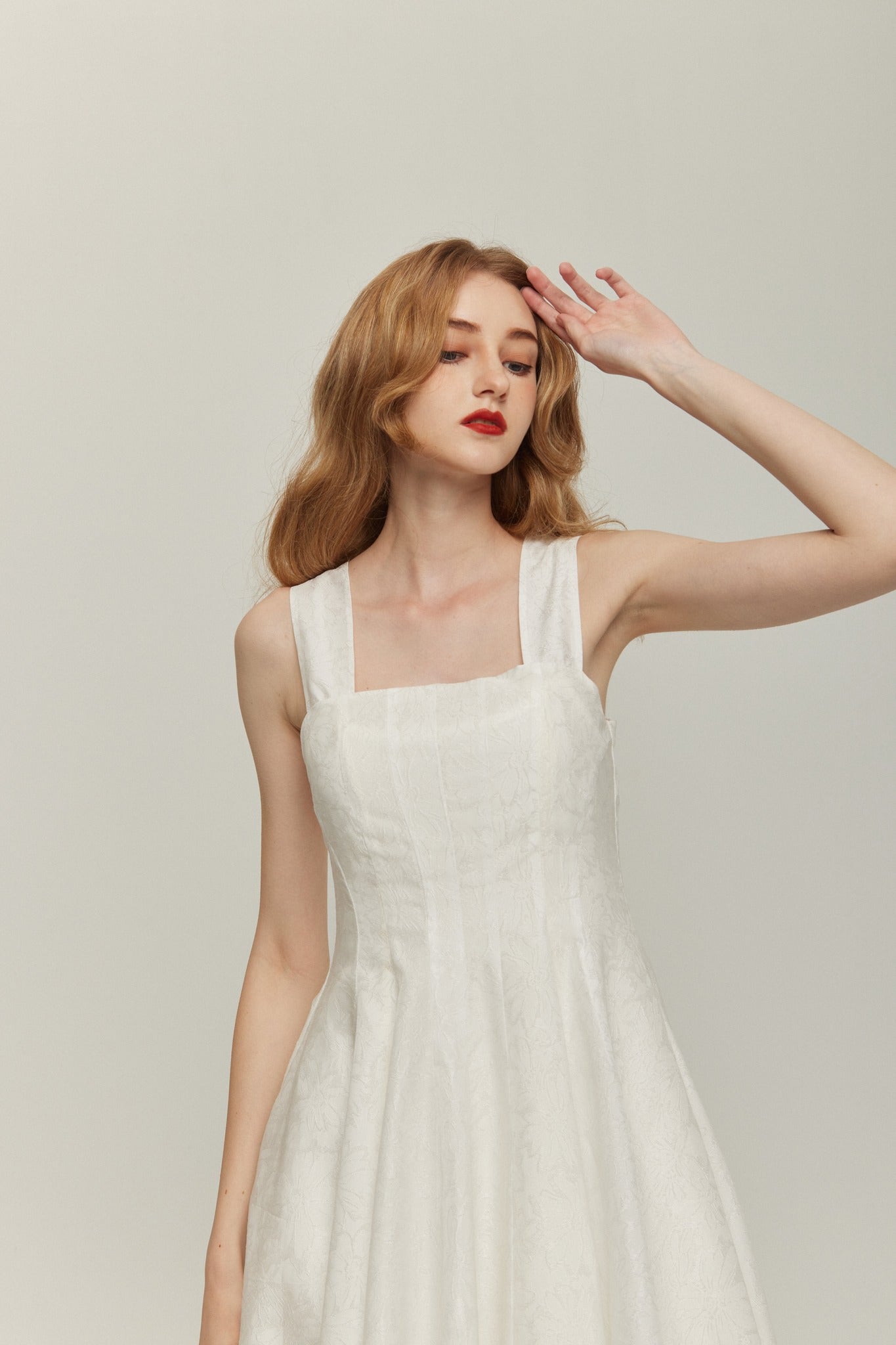 《グルメ番組はこの衣装で》フラワーエンブロイダリーハイウエストドレス-Off White