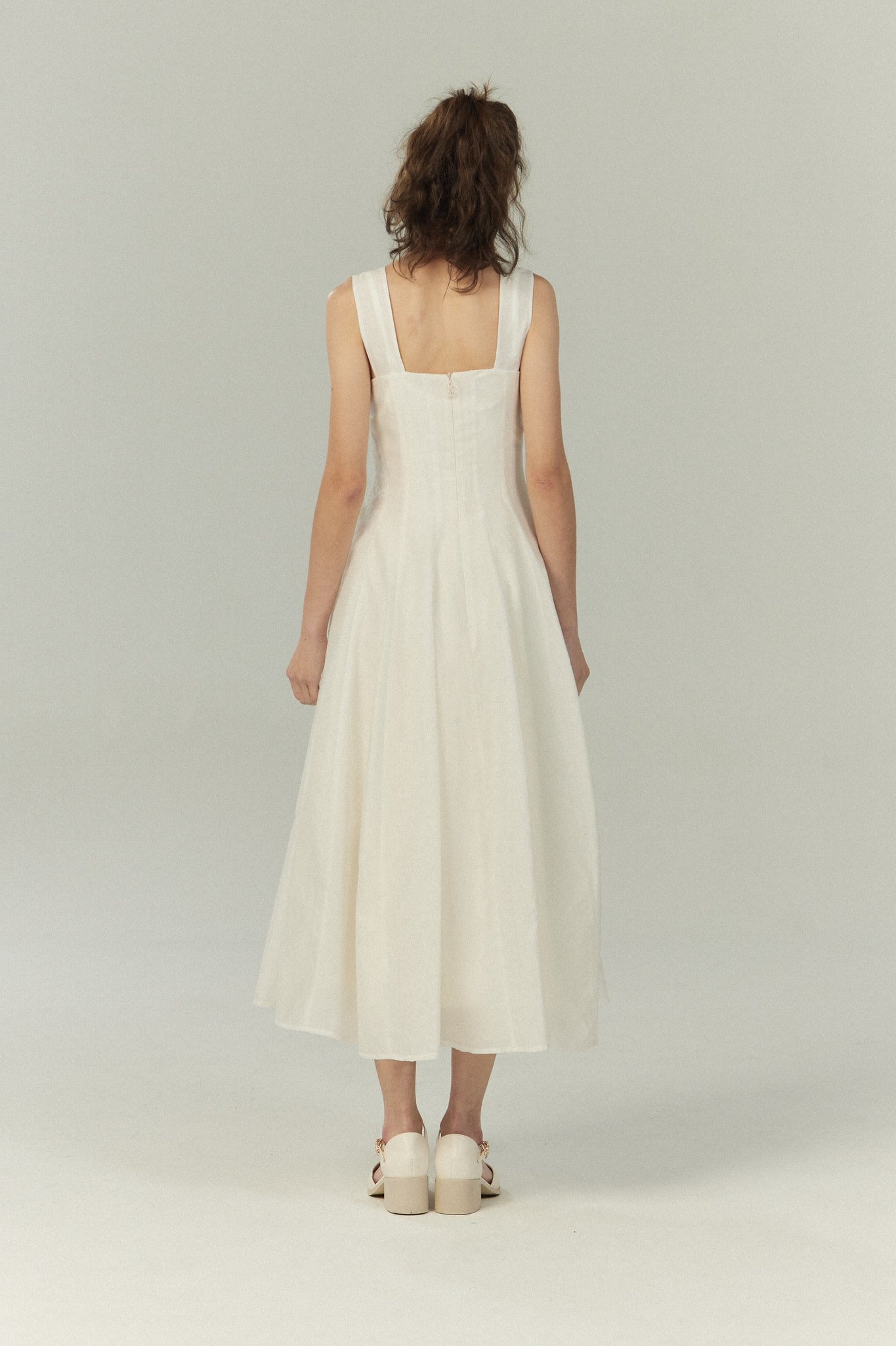 《グルメ番組はこの衣装で》フラワーエンブロイダリーハイウエストドレス-Off White