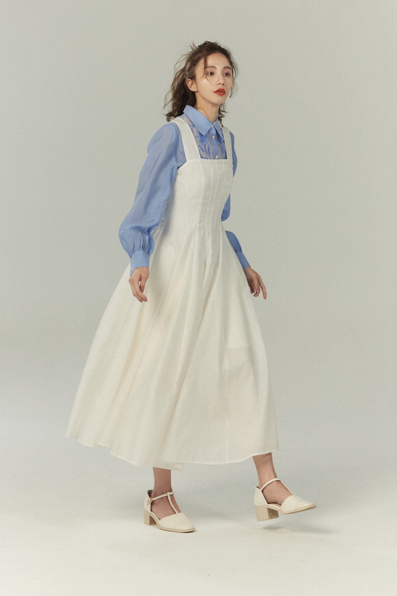 《グルメ番組はこの衣装で》フラワーエンブロイダリーハイウエストドレス-Off White
