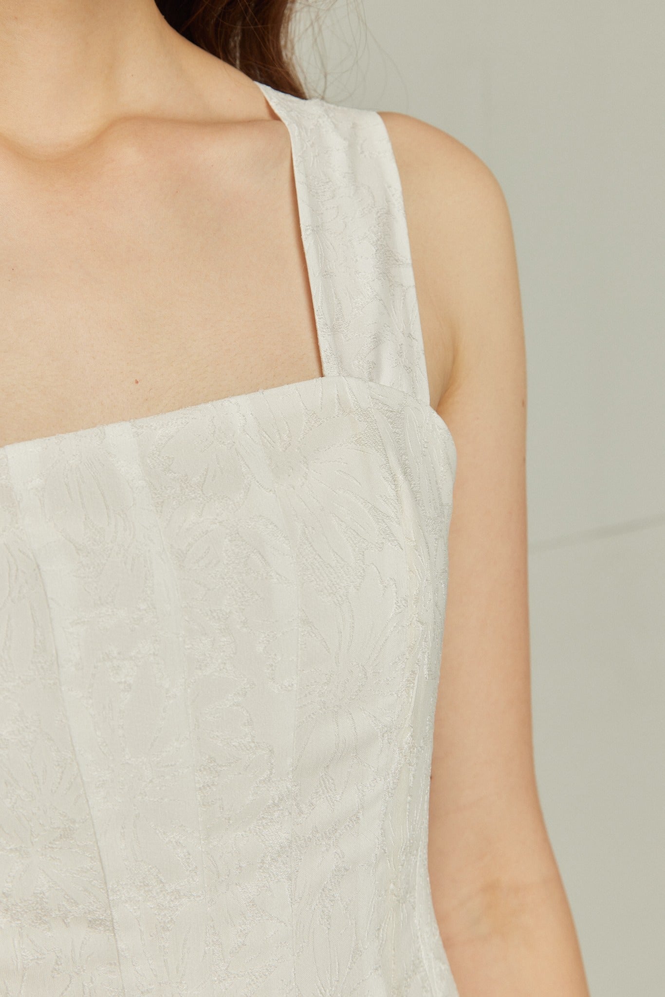 《グルメ番組はこの衣装で》フラワーエンブロイダリーハイウエストドレス-Off White