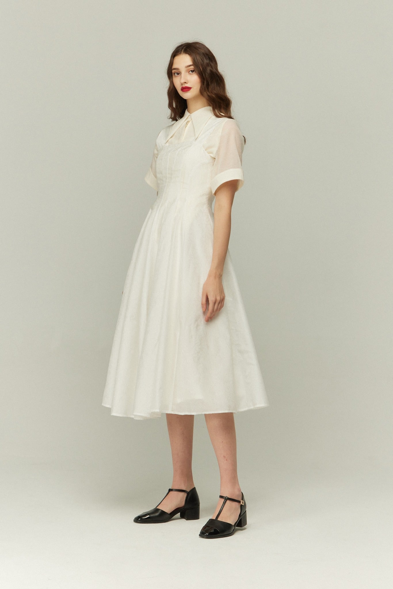 《グルメ番組はこの衣装で》フラワーエンブロイダリーハイウエストドレス-Off White