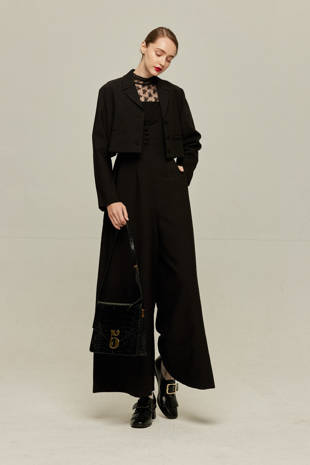 《枕の下に隠したラッキーチャーム》ハイウエストデザインバッククロスサロペット-Black