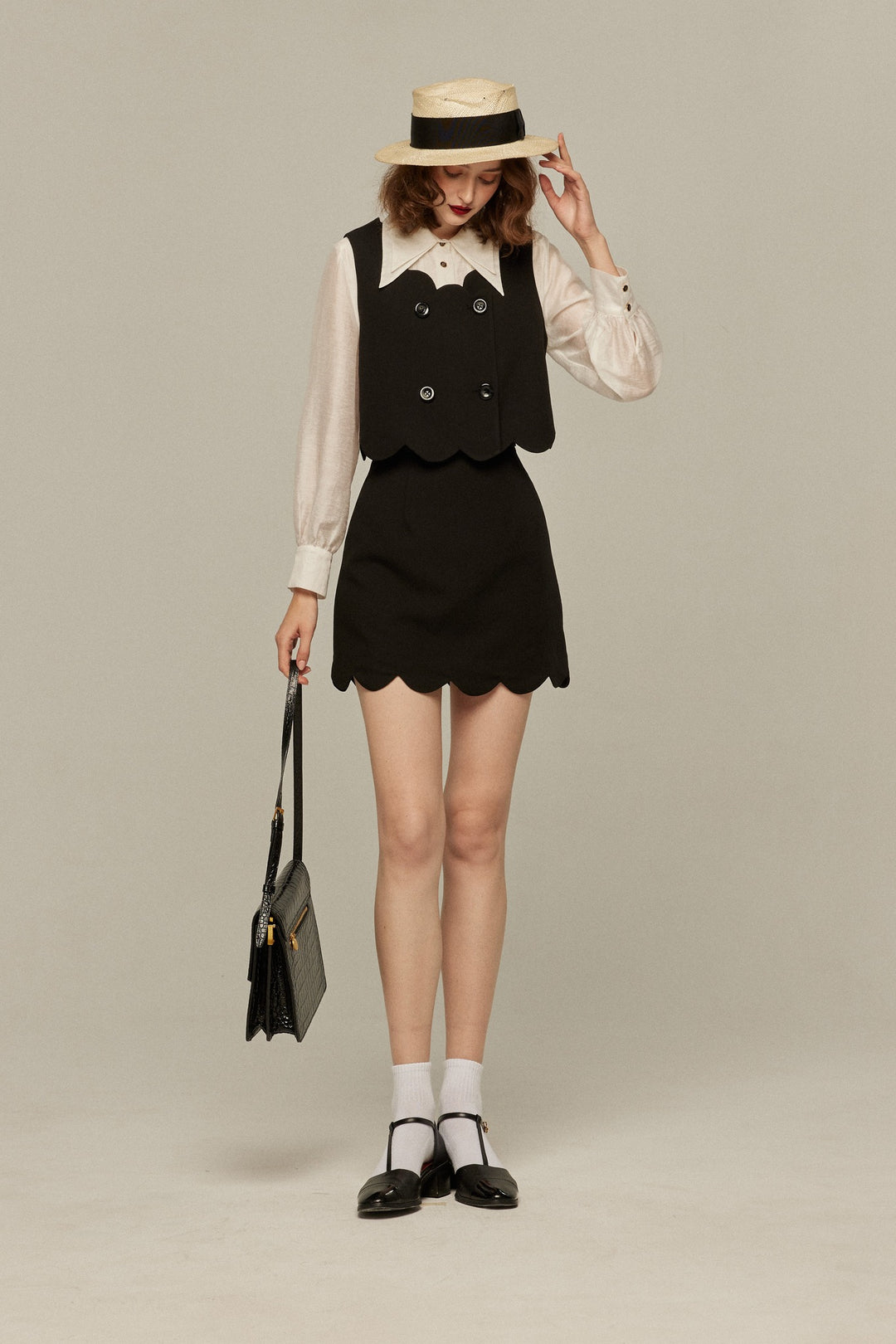 《そばかすができた》スカラップデザインショートスカート-Black