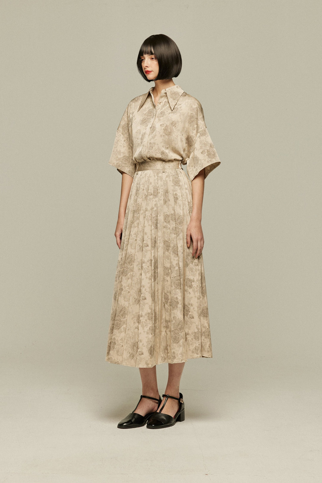 《ステージに花束を投げて》シノワズリハイウエストプリーツスカート-Beige