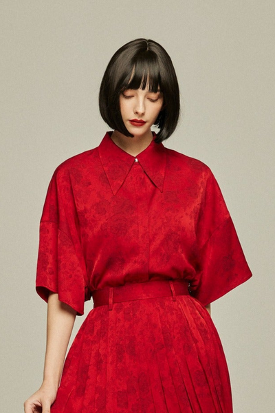 《ステージに花束を投げて》シノワズリジャガードブラウス-Red