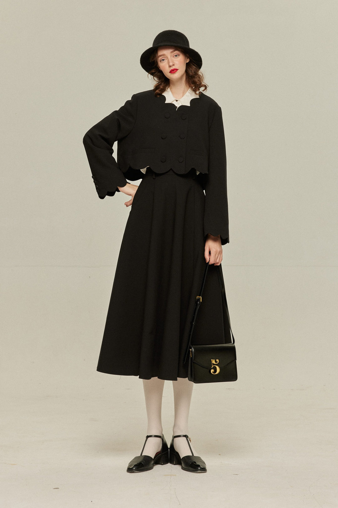 《アンティークオークション》スカラップデザインクロップドトップス-Black