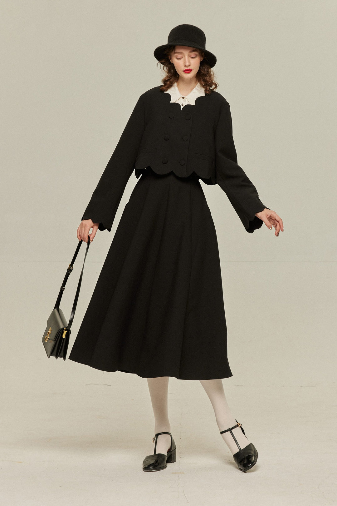 《アンティークオークション》スカラップデザインクロップドトップス-Black