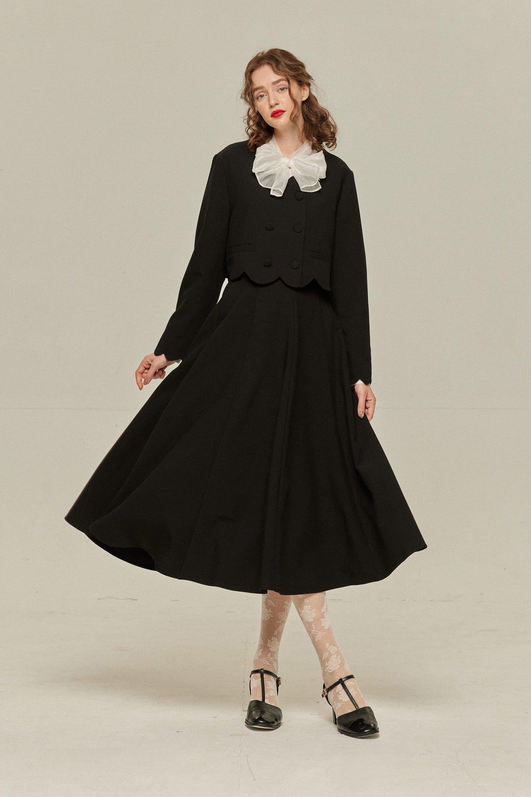 《アンティークオークション》スカラップデザインクロップドトップス-Black