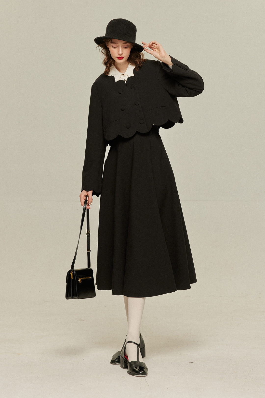 《アンティークオークション》スカラップデザインクロップドトップス-Black