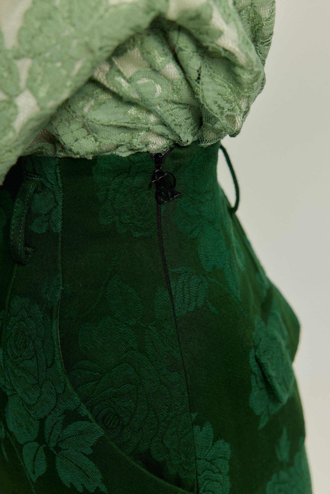 《貴妃椅に身を沈めて》ベルト付きシノワズリパターンスカート-Green