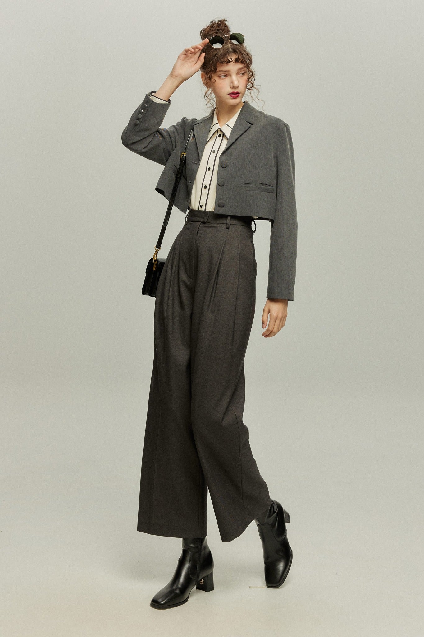 《枕の下に隠したラッキーチャーム》クロップドジャケット-Gray