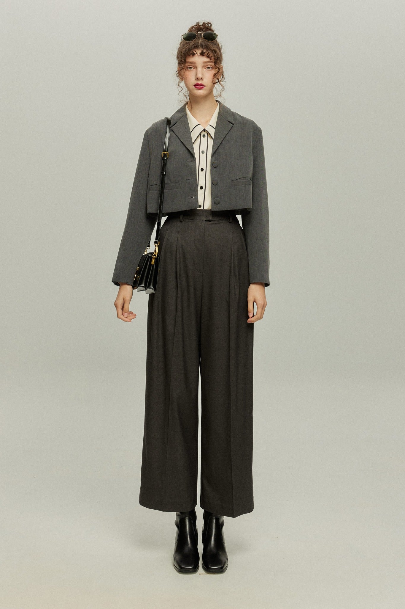 《枕の下に隠したラッキーチャーム》クロップドジャケット-Gray