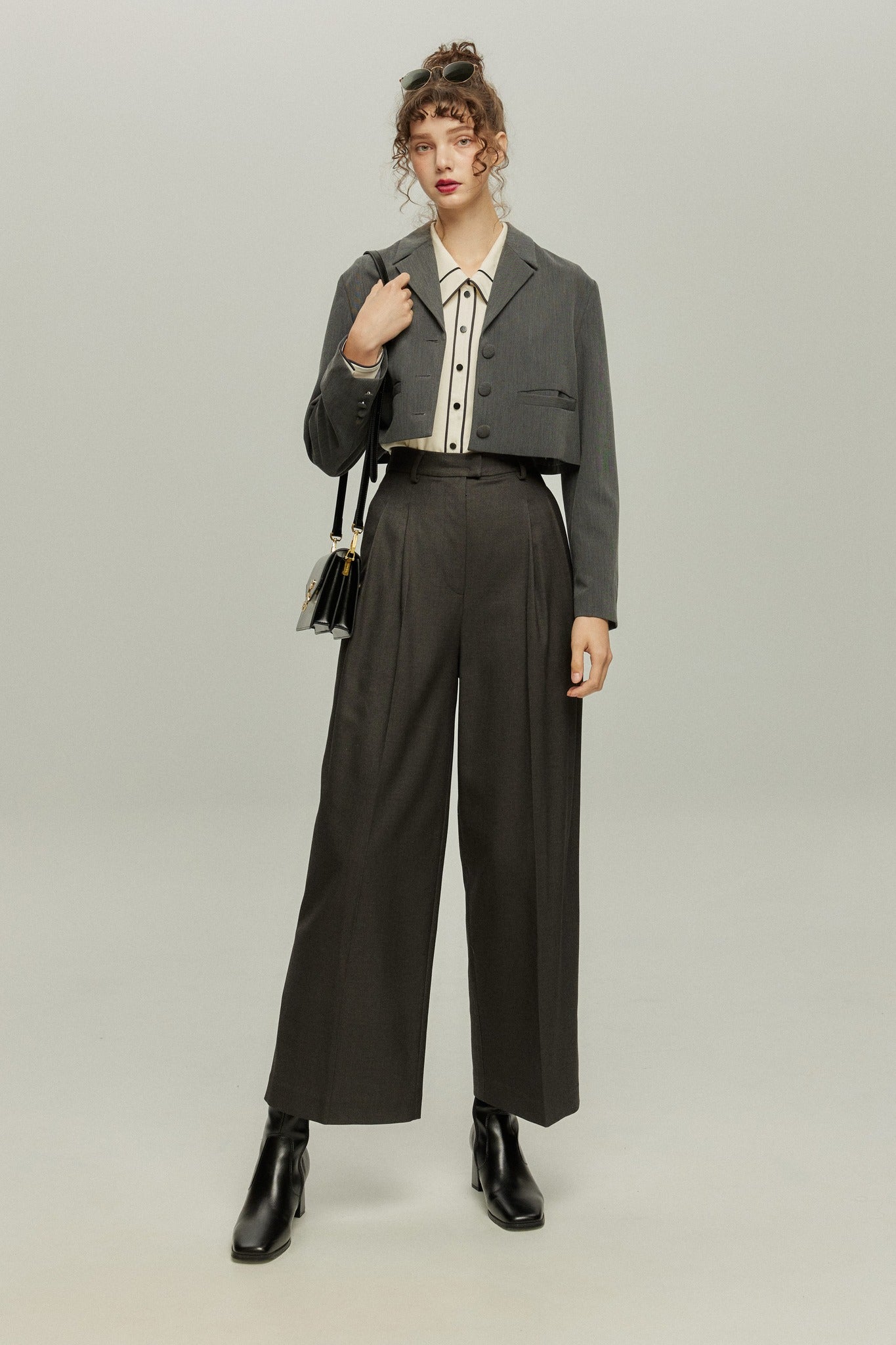 《枕の下に隠したラッキーチャーム》クロップドジャケット-Gray