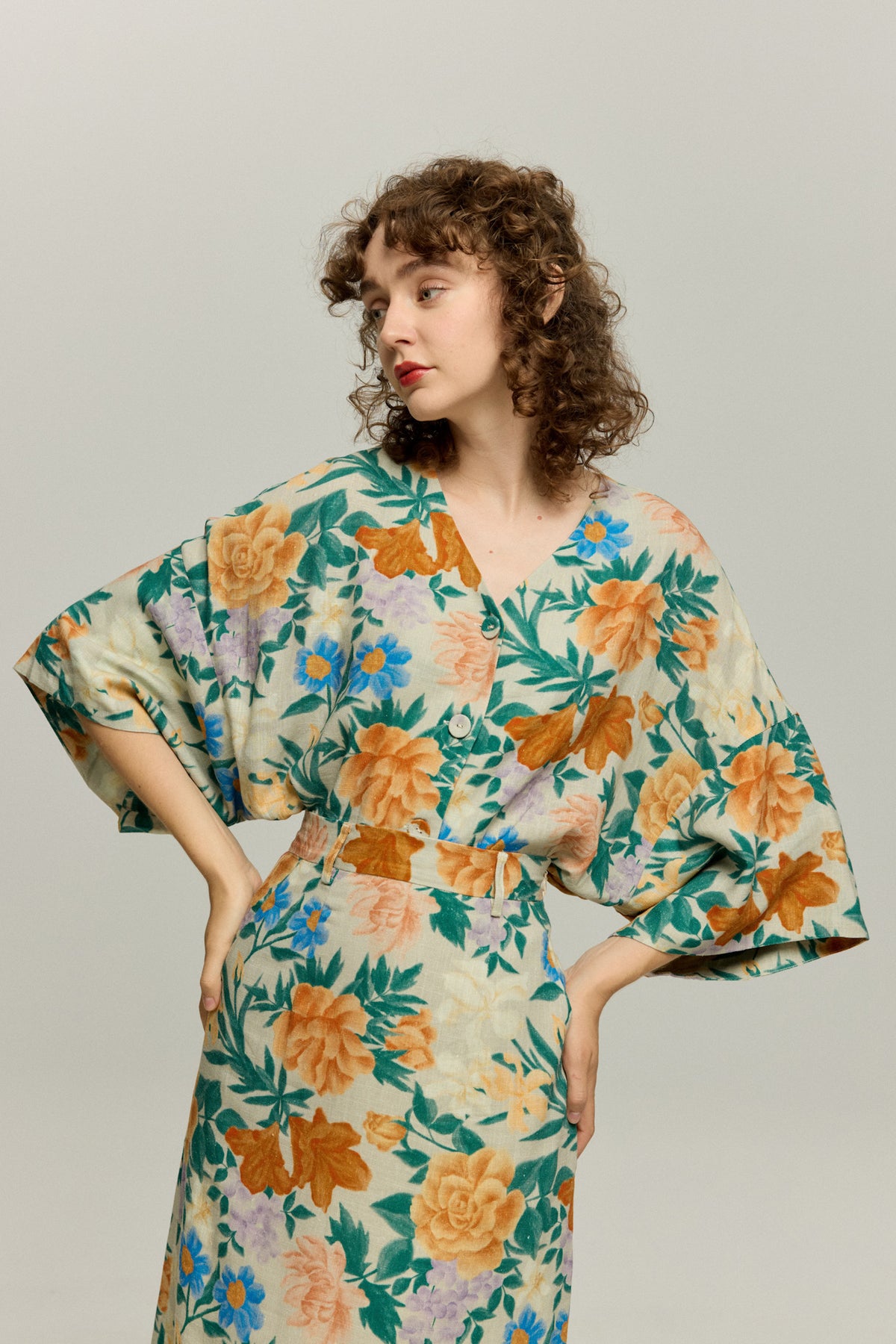 《一緒に花火大会に行かない？》Vネックトップス-Dark color