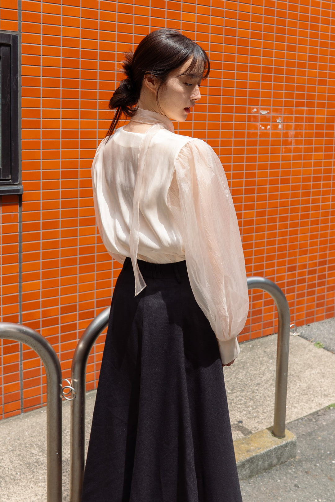 《そろそろ目開けてもいい？》シースルースカーフ付きトップス-Ivory