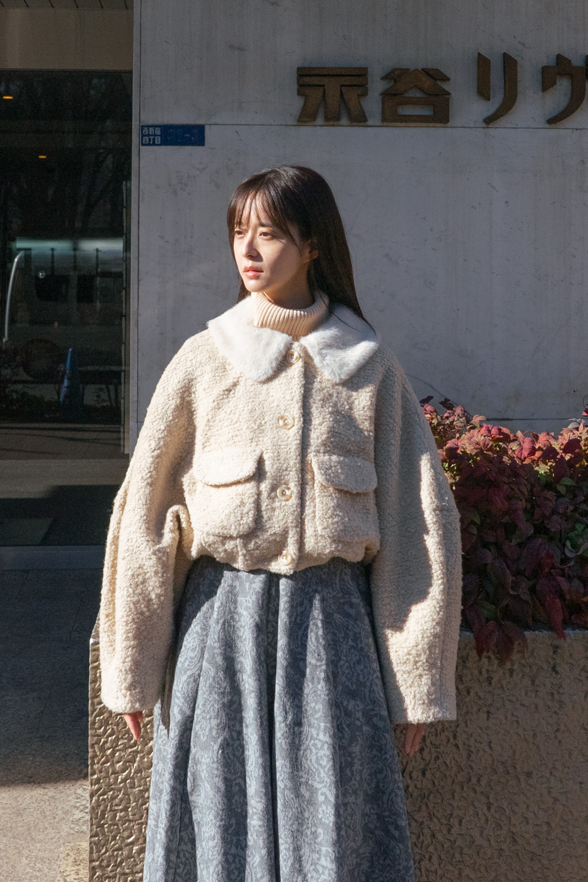 《눈과 코와 입을 그려 더해 보았다》 돌먼 슬리브 재킷-Beige