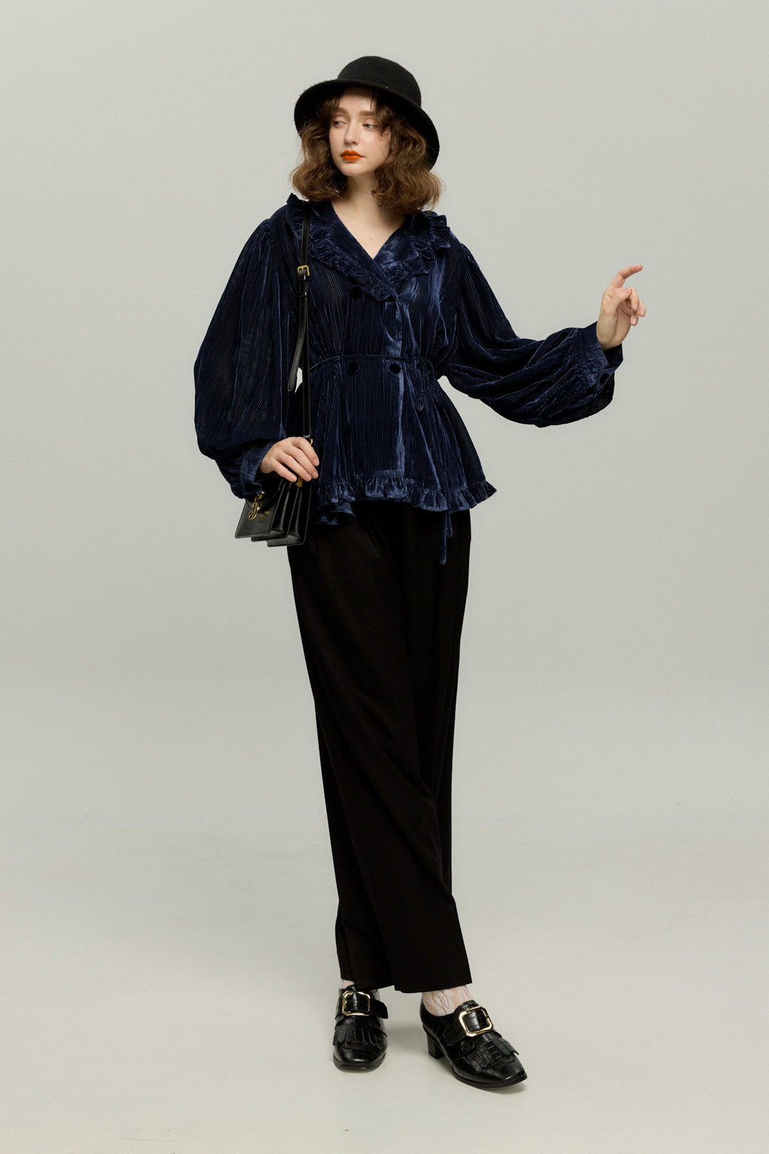 《お城を奪い返しちゃおう》フリルデザインベルベットトップス-Navy