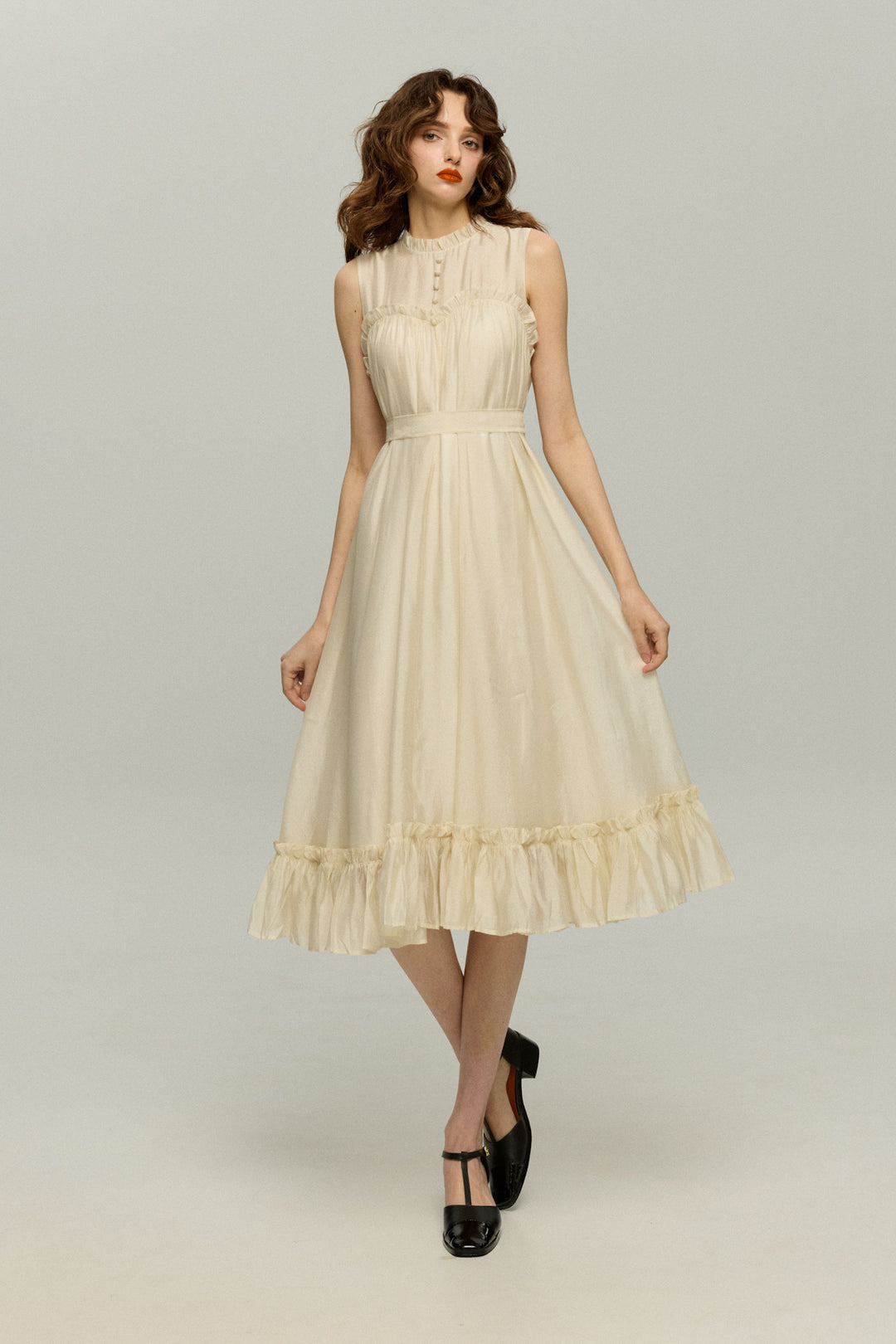 《キラキラ輝く湖面に》ラッフルトリムドレス-White
