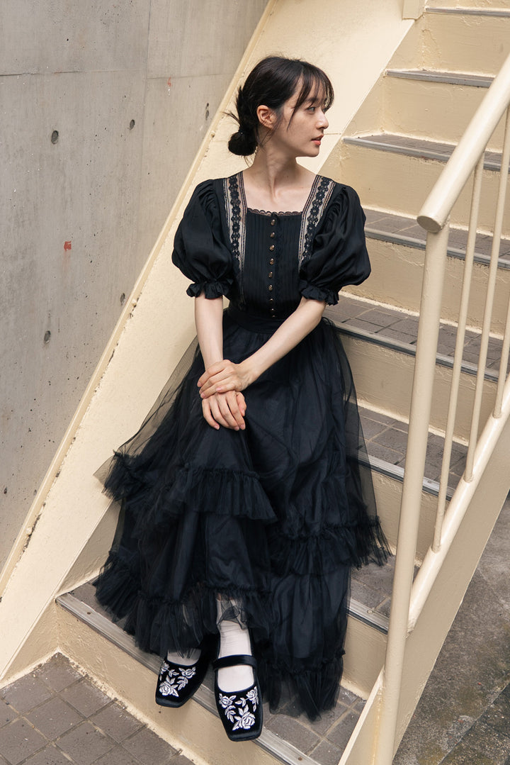 《かかしになりきって》スクエアネックレーストップス-Black