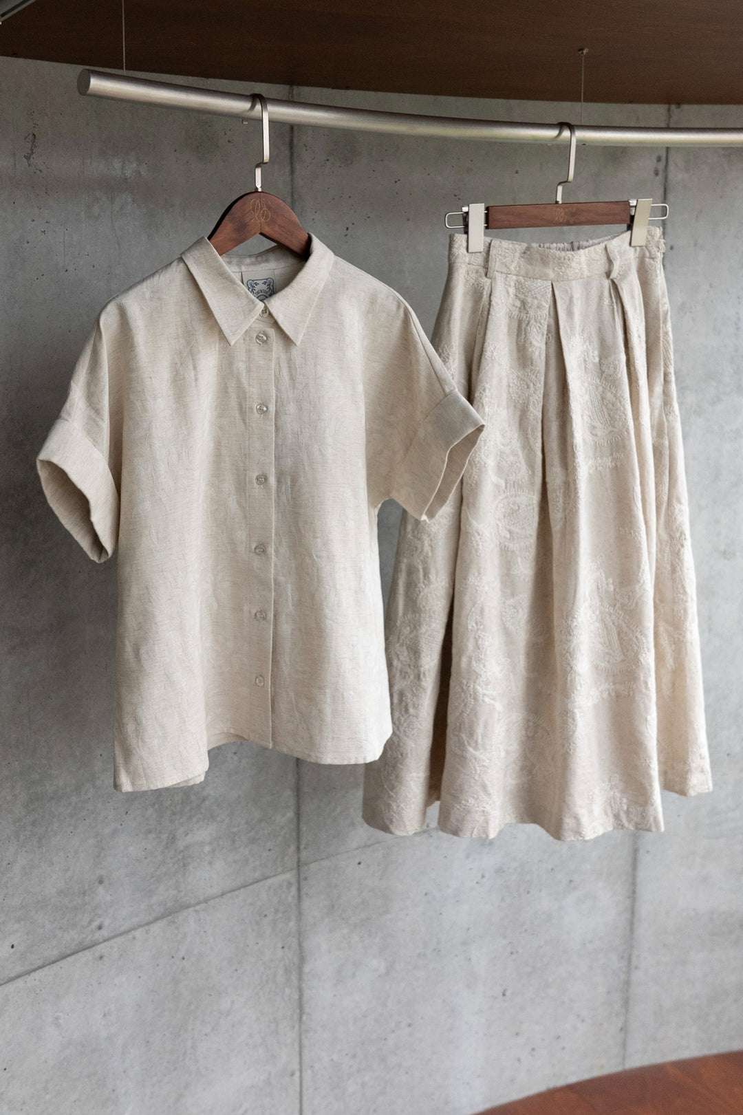 《藁の山にダイブ！》フロントタックハイウエストスカート-Ivory