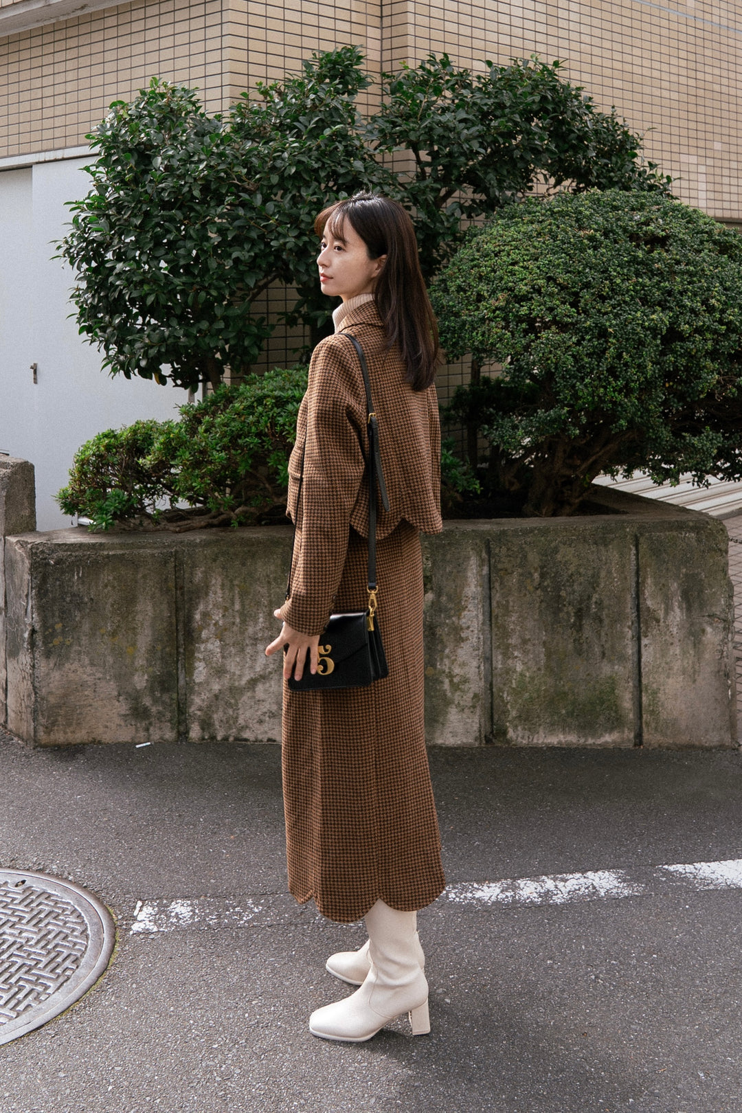 《Pinch My Cheek Hard》 Big color scallop design jacket-Coffee