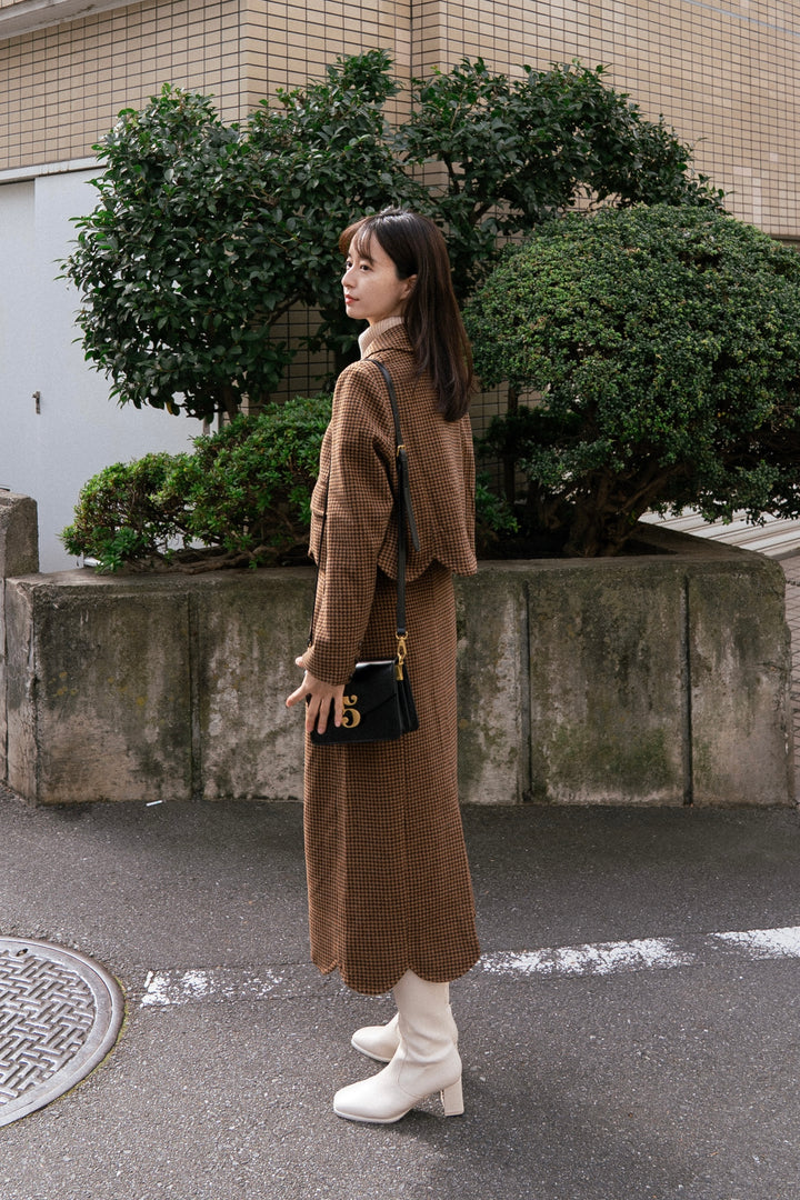 《Pinch My Cheek Hard》 Big color scallop design jacket-Coffee
