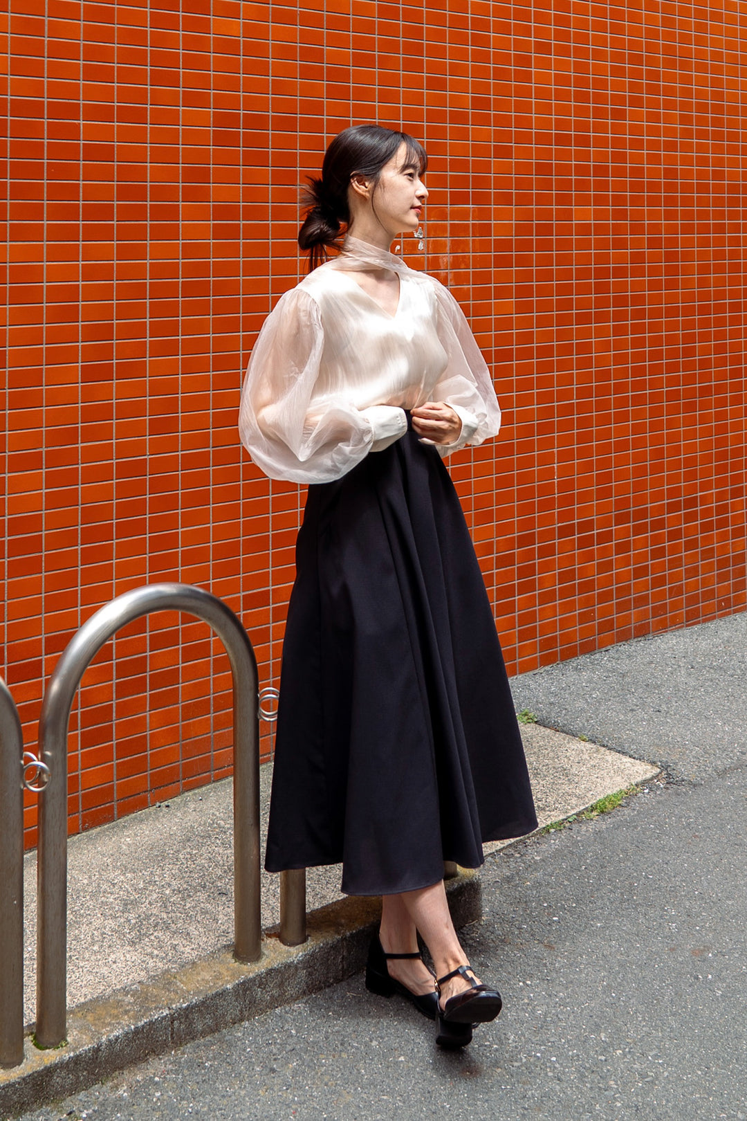 《そろそろ目開けてもいい？》シースルースカーフ付きトップス-Ivory