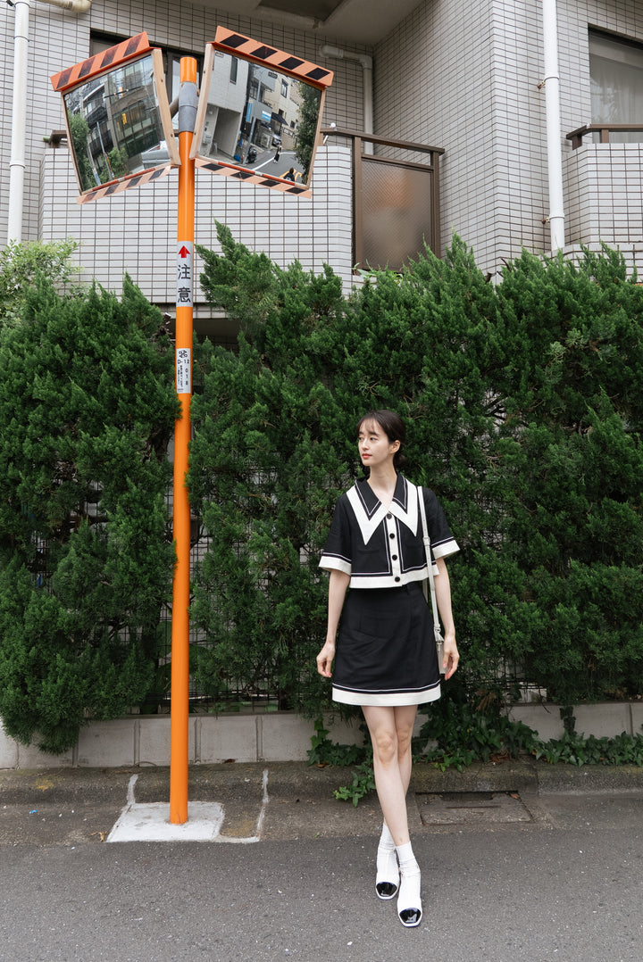 《窓のサイズを測ってみて》ビッグカラーシンメトリーステッチトップス-Black