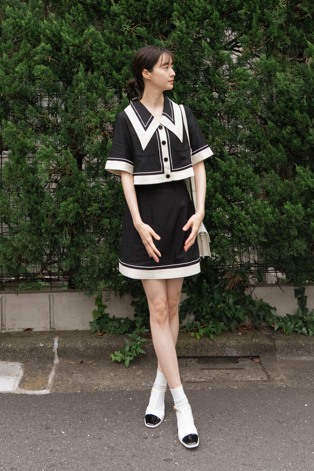 《窓のサイズを測ってみて》ビッグカラーシンメトリーステッチトップス-Black