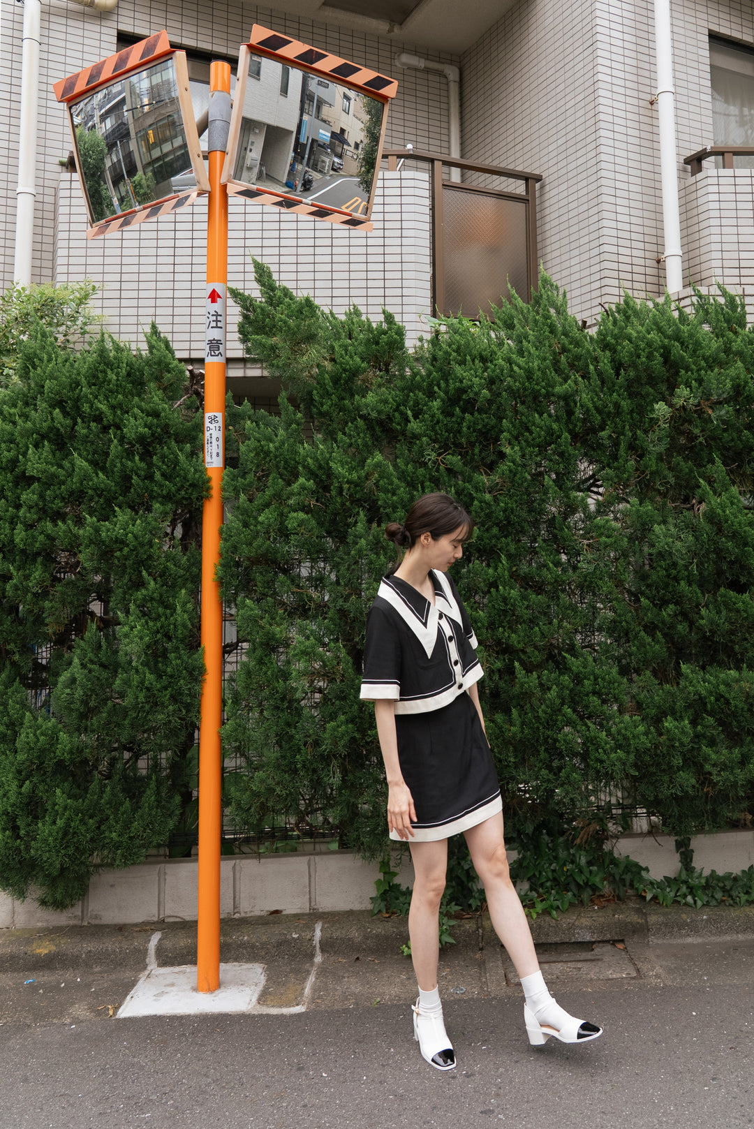 《窓のサイズを測ってみて》ビッグカラーシンメトリーステッチトップス-Black