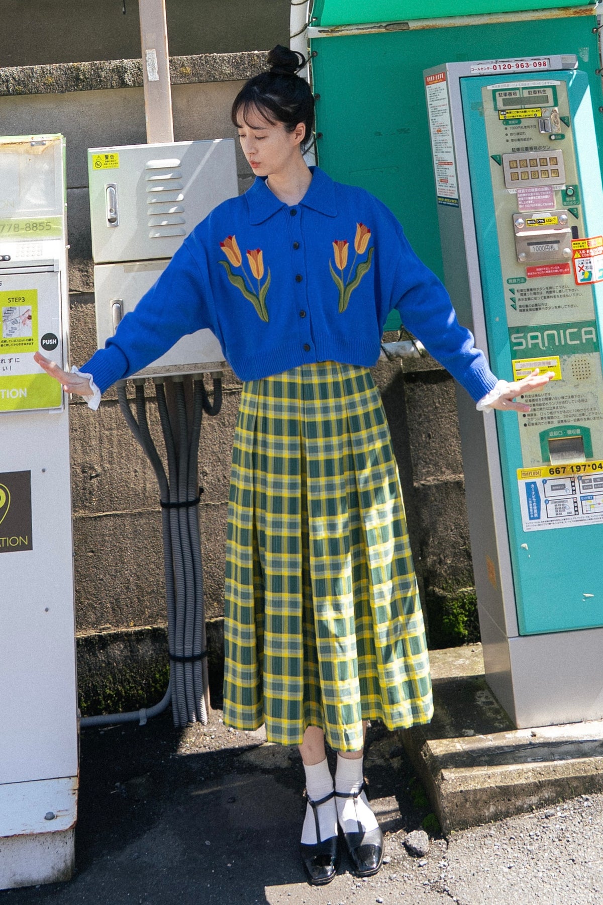 《炭酸飲料が飲みたくなる》チューリップエンブロイダリーカーディガン-Blue