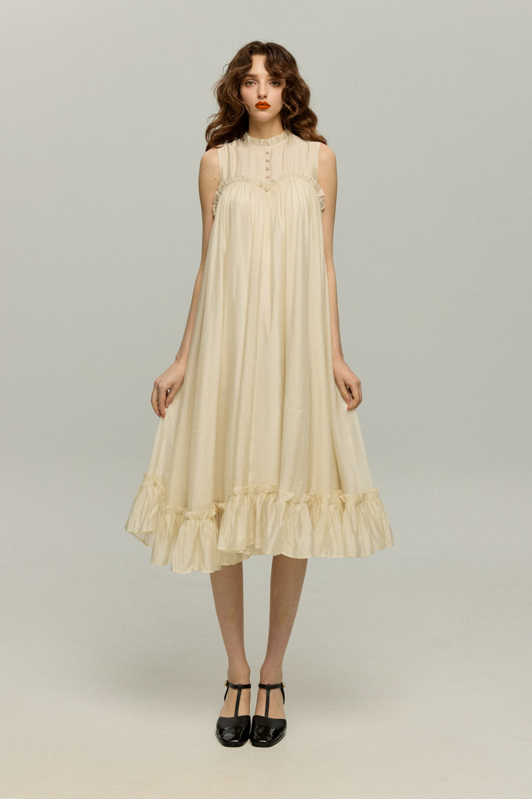 《キラキラ輝く湖面に》ラッフルトリムドレス-White