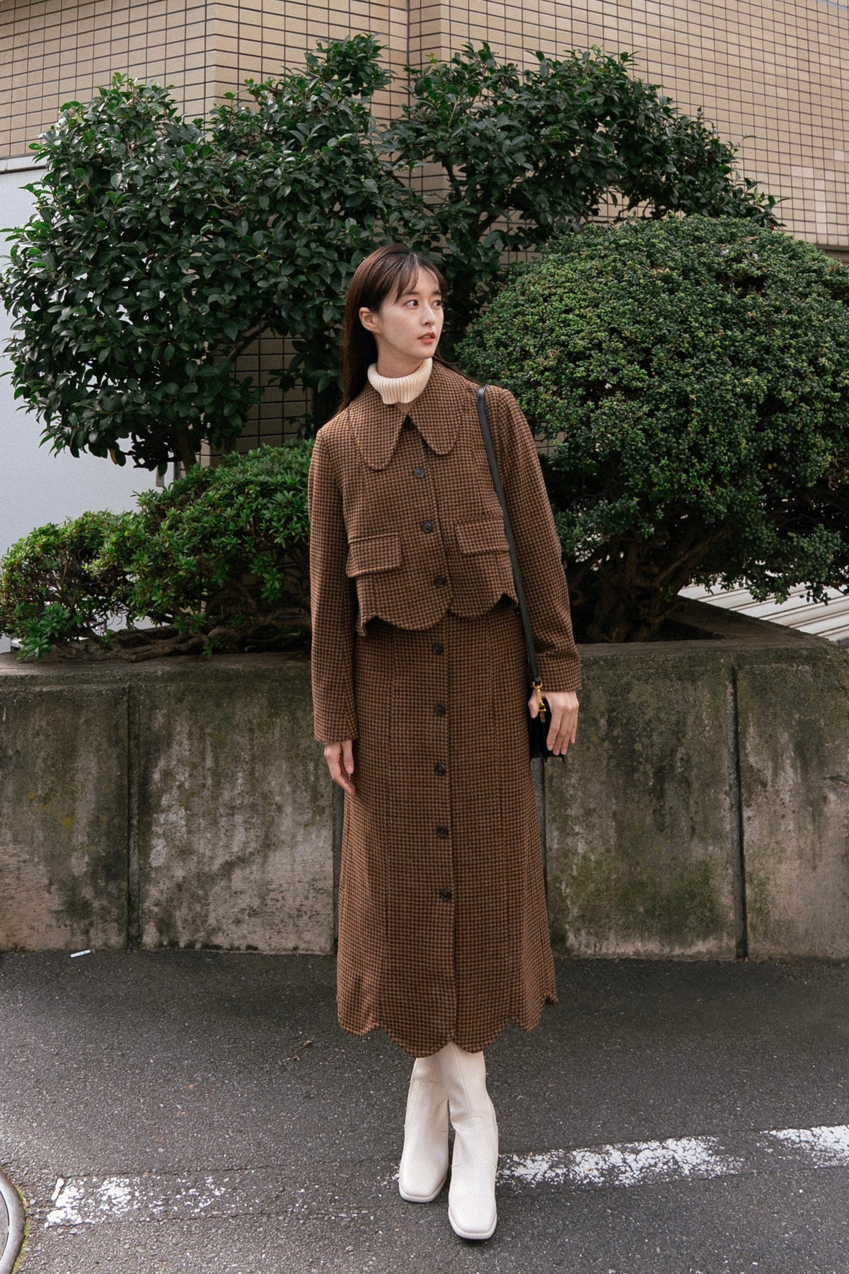 《Pinch My Cheek Hard》 Big color scallop design jacket-Coffee