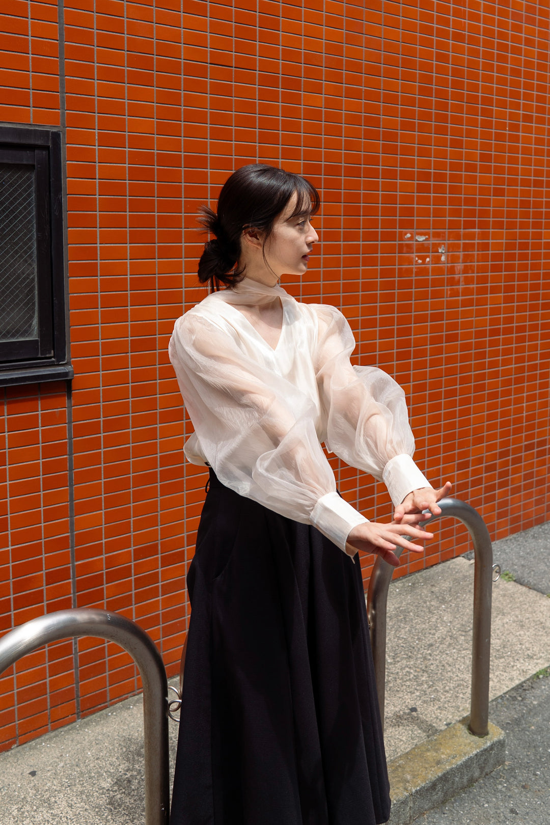 《そろそろ目開けてもいい？》シースルースカーフ付きトップス-Ivory