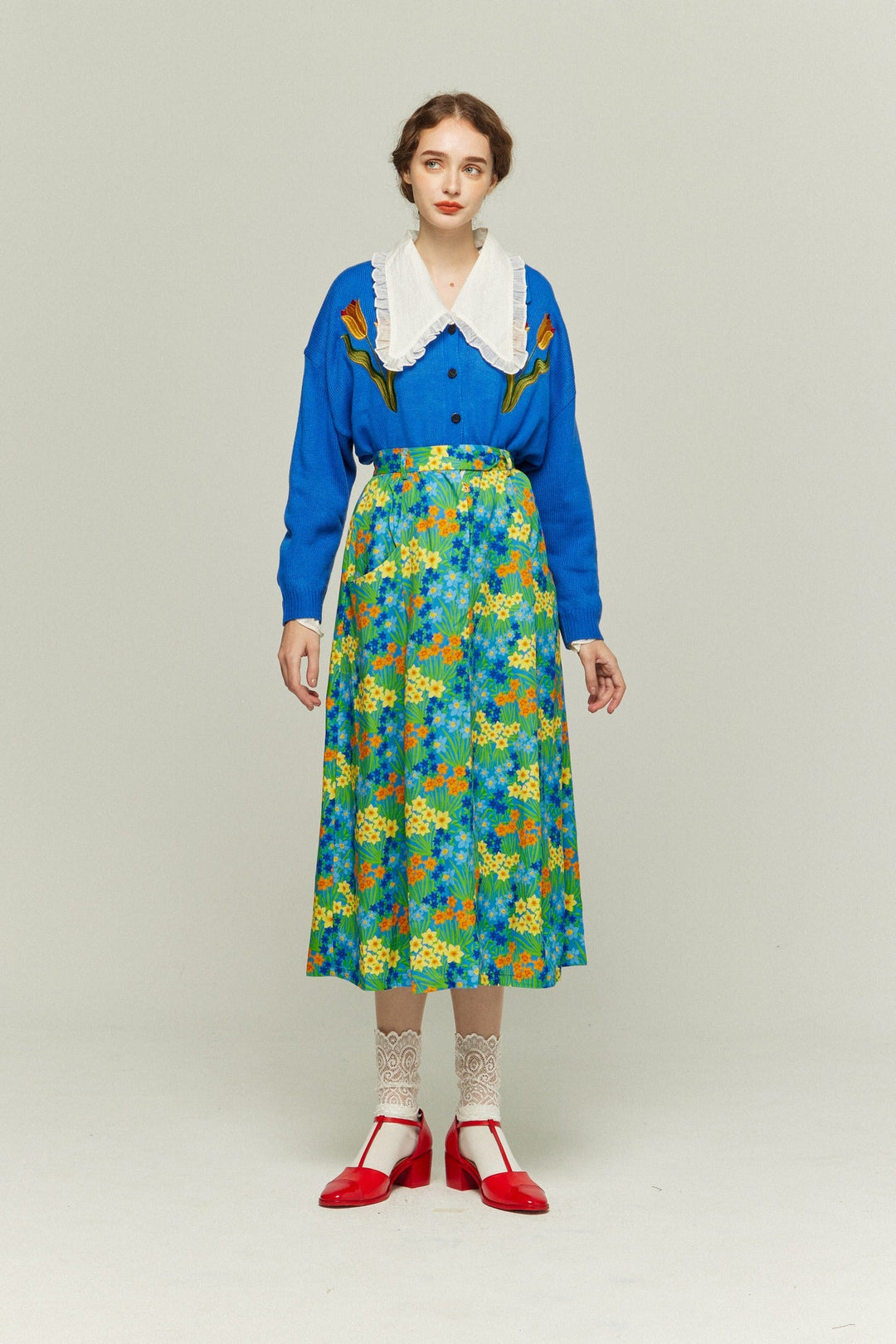 [Make you want to drink carbonated drinks] Tulip embroidered cardigan-Blue