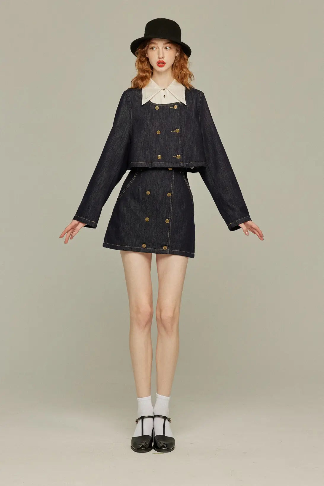 西洋人モデル身長: 176 cm、 着用サイズ: 上L下S