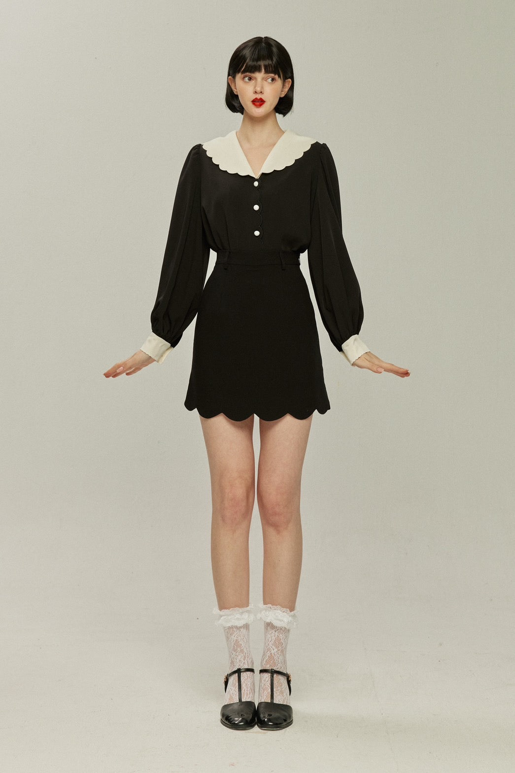 《おまけ付きのシリアル》スカラップデザインビッグカラーブラウス-Black