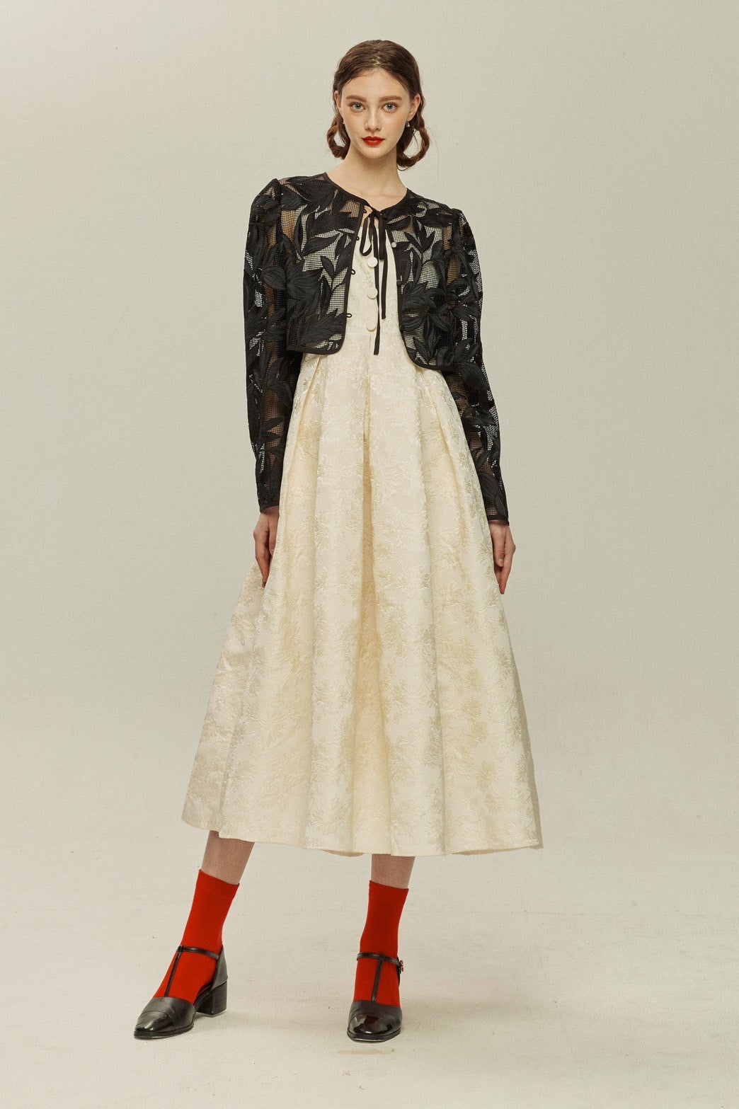 《ルーシーと入れ替わった》インナー付きボタニカルパターンサマージャケット-Black