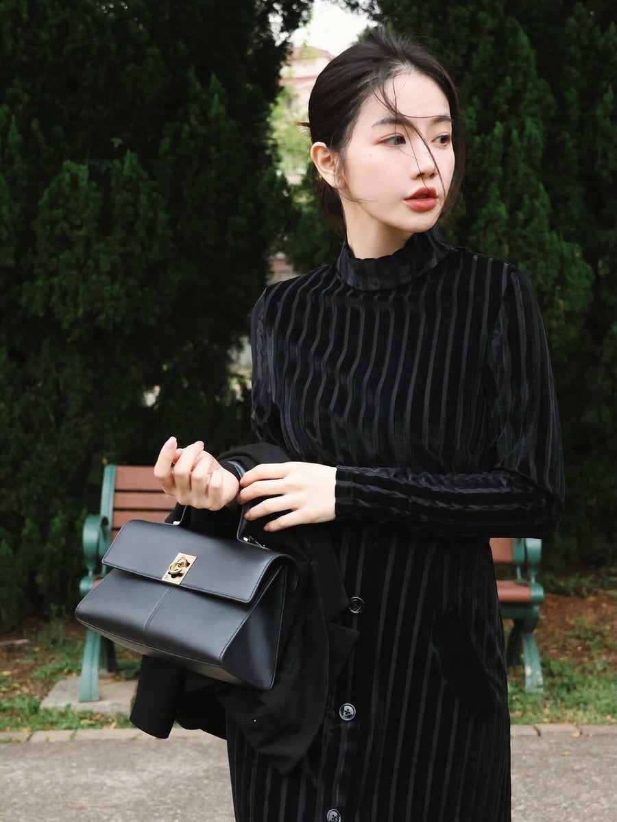《상층에서 물음이 난다》 벨벳 스트라이프 톱-Black 着用例 156cm
      トップスS、ボトムスXS着用