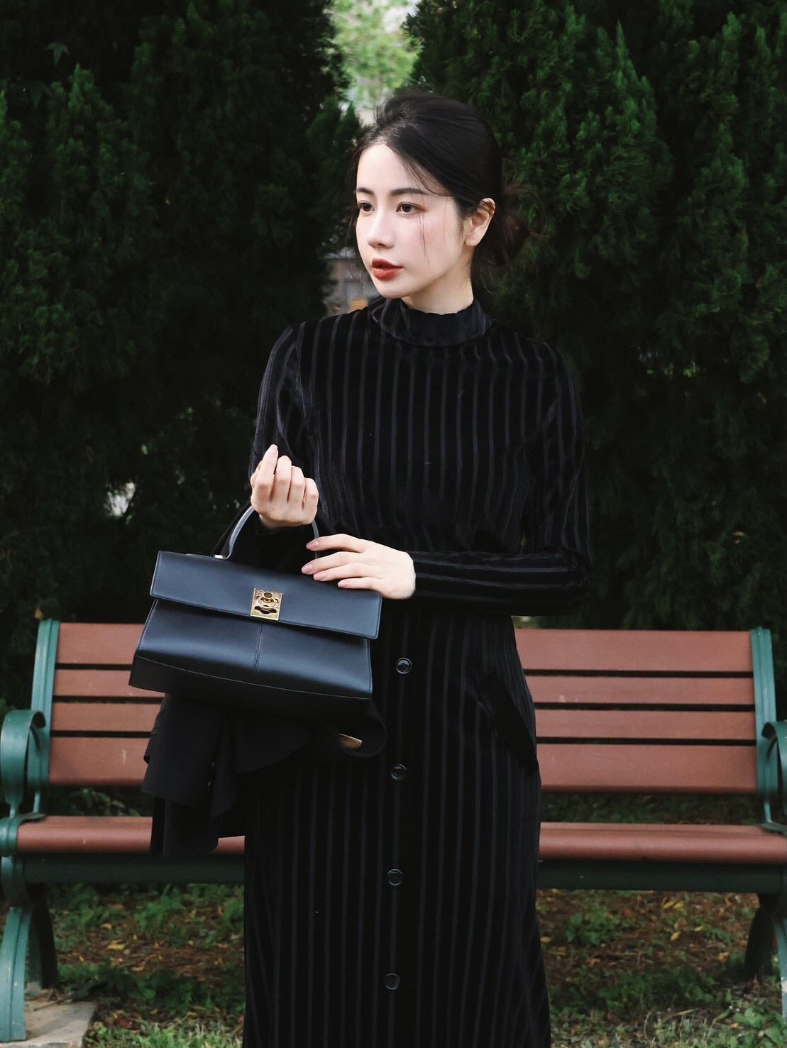 《상층에서 물음이 난다》 벨벳 스트라이프 톱-Black 着用例 156cm
      トップスS、ボトムスXS着用