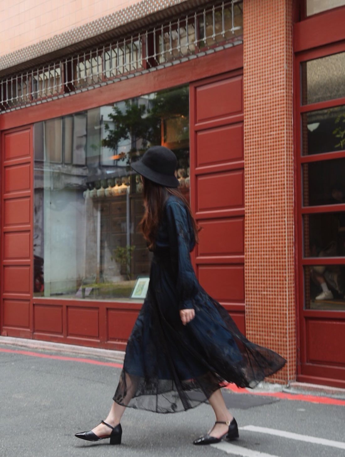 《サリーとデイヴィットのスキャンダル》シースルーエンブロイダリーハイウエストスカート-Dark green 着用例 156cm
      トップスS、ボトムスS着用
